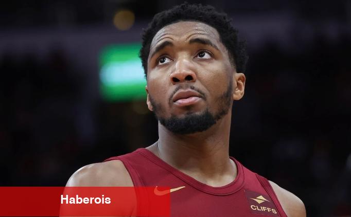 Mitchell burnundan operasyon geçirecek, en az 1 hafta yok - Haberois Mitchell burnundan operasyon geçirecek, en az 1 hafta yok