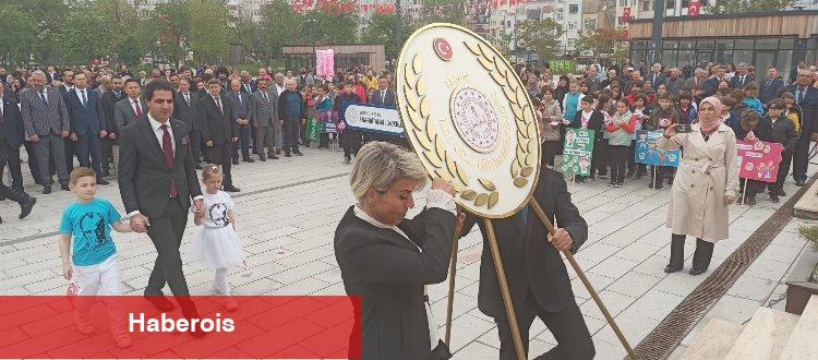 23 Nisan coşkusu salonlara sığmadı - Haberois 23 Nisan coşkusu salonlara sığmadı