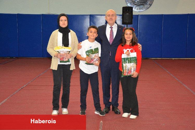 23 Nisan coşkusu salonlara sığmadı - Haberois 23 Nisan coşkusu salonlara sığmadı