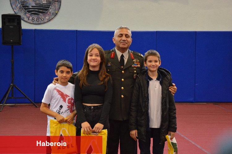 23 Nisan coşkusu salonlara sığmadı - Haberois 23 Nisan coşkusu salonlara sığmadı