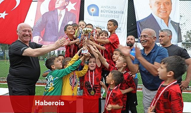 23 Nisan Futbol Turnuvası heyecan kattı - Haberois 23 Nisan Futbol Turnuvası heyecan kattı