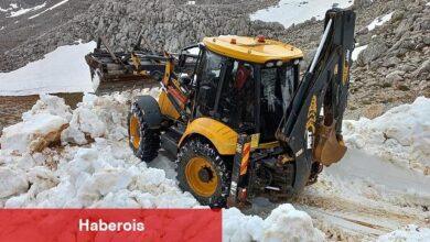 Antalya Büyükşehir Belediyesi Akseki'de kar temizleme çalışması gerçekleştirdi