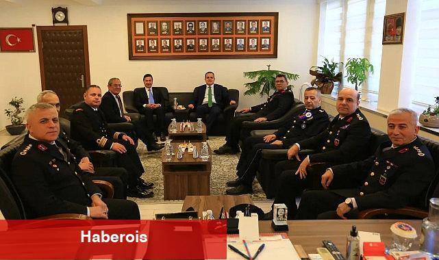 Başkan Aras'tan Bayram Sabahı Vatandaşlara Simit ve Peynir