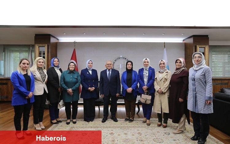 Başkan Büyükkılıç, AK Partili kadınları ağırladı
