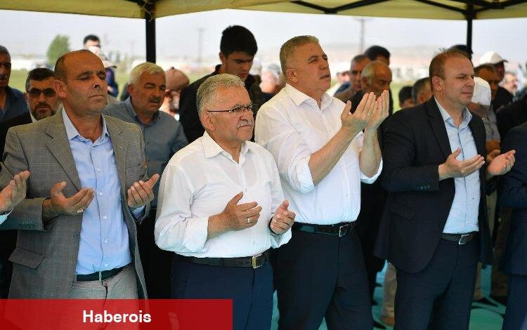 Başkan Büyükkılıç, Horsana Çayırı'nda yağmur ve şükür duasına katıldı - Haberois Başkan Büyükkılıç, Horsana Çayırı'nda yağmur ve şükür duasına katıldı