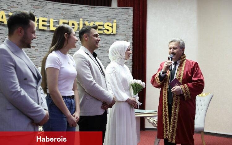 Başkan Palancıoğlu, genç çifte sürpriz yaparak nikahlarını kıydı - Haberois Başkan Palancıoğlu, genç çifte sürpriz yaparak nikahlarını kıydı