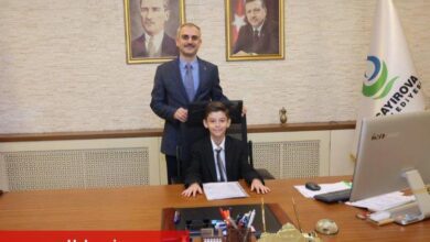 Çiftçi, koltuğunu minik başkana devretti