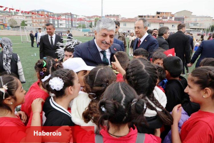 Dilovası’nda 23 Nisan törenle kutlandı - Haberois Dilovası’nda 23 Nisan törenle kutlandı