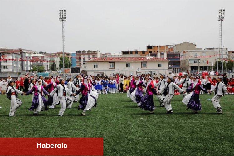 Dilovası’nda 23 Nisan törenle kutlandı - Haberois Dilovası’nda 23 Nisan törenle kutlandı