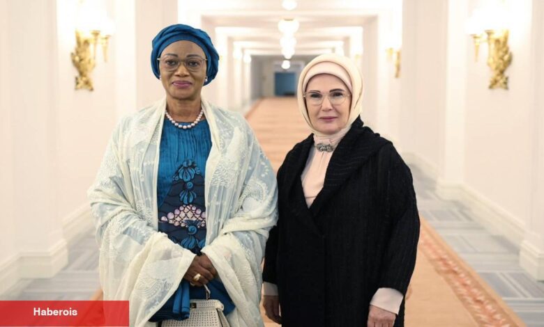 Emine Erdoğan, Nijerya Devlet Lideri'nin eşi Oluremi Tinubu'yla bir ortaya geldi!