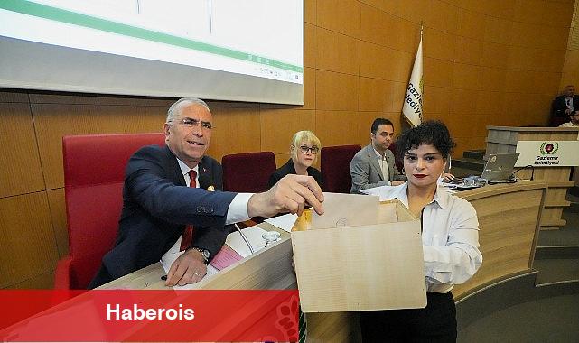 Gaziemir'de Ünal Işık yönetiminde ilk meclis