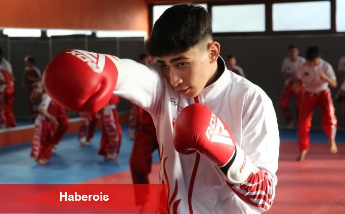 Gücünü atması için yönlendirildiği kick boksta dünya şampiyonluklarına doymuyor - Haberois Gücünü atması için yönlendirildiği kick boksta dünya şampiyonluklarına doymuyor