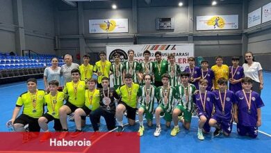 Hentbol ve masa tenisinde kazananlar kupa ve madalyalarını aldı