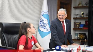 Kayseri'de çocuk başkan “Çanakkale Gezisi” talimatı verdi - Haberois Kayseri'de çocuk başkan “Çanakkale Gezisi” talimatı verdi
