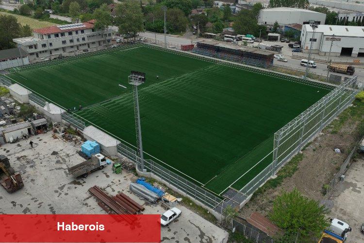 Kocaeli'de Yakup Altun Stadında sentetik çim serimi
