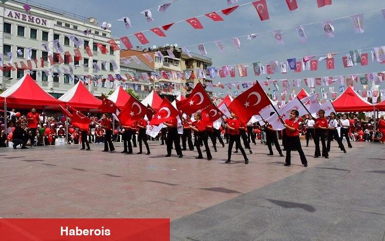 Manisa'da 23 Nisan dolu dolu geçti - Haberois Manisa'da 23 Nisan dolu dolu geçti