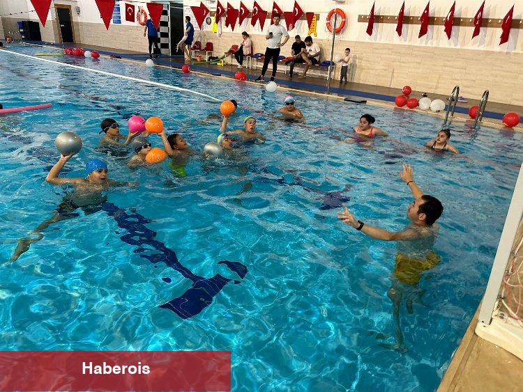 Milas Belediyesi, 23 Nisan’ı yüzme şenliği ile kutladı