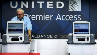United iyimser çeyrek kazançları tahmin ediyor, uçak teslimatlarını azaltıyor