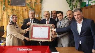 Yahyalı Belediye Başkanı Esat Öztürk, mazbatasını alarak belediye başkanlığında üçüncü dönemine resmen başladı - Haberois Yahyalı Belediye Başkanı Esat Öztürk, mazbatasını alarak belediye başkanlığında üçüncü dönemine resmen başladı