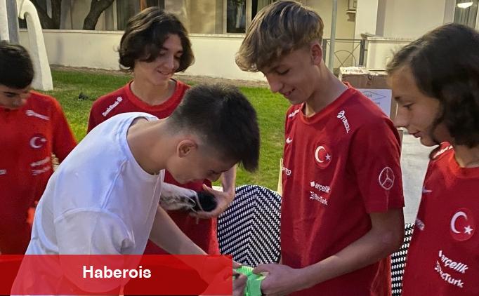 Arda Güler'den U14 Ulusal Ekibi'ne ziyaret - Haberois Arda Güler'den U14 Ulusal Ekibi'ne ziyaret