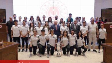 Bakan Güler Yüksekova Belediyespor sporcularıyla buluştu