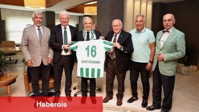 Bursaspor Kulüp Başkanı Sinan Bür ve ekibi Nilüfer Belediye Başkanı Şadi Özdemir'i ziyaret ederek görevinde başarılar diledi