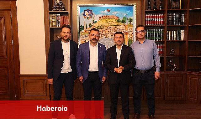 İYİ Parti Kırşehir İl Başkanı Zafer Satılmış'tan Nevşehir Belediye Başkanı seçilen Rasim Arı'yı ziyaret ederek tebrik etti