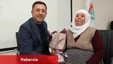 Nevşehir Belediye si tarafından Anneler Günü dolayısıyla düzenlenen programda Elmas Arı, Nevşehir Belediye Başkanı olan oğlu Rasim Arı'yı anlattı - Haberois Nevşehir Belediye si tarafından Anneler Günü dolayısıyla düzenlenen programda Elmas Arı, Nevşehir Belediye Başkanı olan oğlu Rasim Arı'yı anlattı
