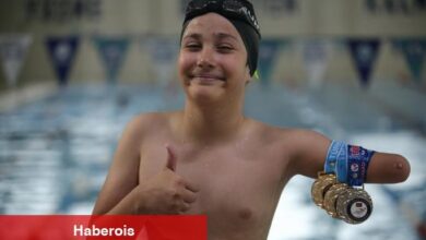 Tek koluyla yüzen Muhammed Ali birinci madalyalarını kazandı