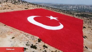 25 kadın usta en büyük Türk Bayrağını Zafer için boyadı - Haberois 25 kadın usta en büyük Türk Bayrağını Zafer için boyadı