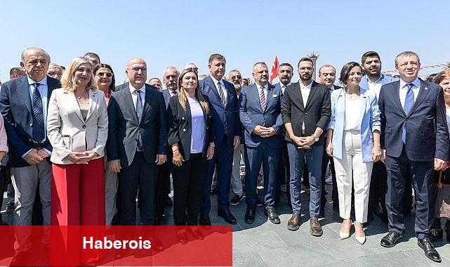 Başkan Tugay, partililerle 30 Ağustos'u kutladı "İktidar olacağız ve her türlü yanlışı biz durduracağız" - Haberois Başkan Tugay, partililerle 30 Ağustos'u kutladı "İktidar olacağız ve her türlü yanlışı biz durduracağız"