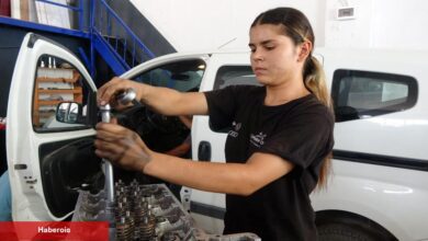 Burdur'un tek bayan oto tamir ustası! 17 yaşındaki genç kız erkeklere taş çıkartıyor - Haberois Burdur'un tek bayan oto tamir ustası! 17 yaşındaki genç kız erkeklere taş çıkartıyor