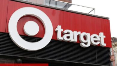 Gün ortası hareketleri: Target, Toll Brothers, Keysight yükseliyor; Macy's, JD.com, La-Z-Boy düşüyor