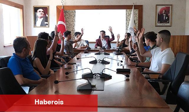 Kemer Belediyesi Gençlik Meclisi ilk toplantısını gerçekleştirdi