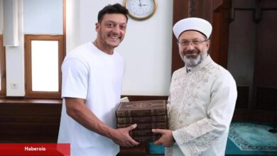 Futbolcu Mesut Özil Diyanet İşleri Başkanı Ali Erbaş'la bir ortaya geldi - Haberois Futbolcu Mesut Özil Diyanet İşleri Başkanı Ali Erbaş'la bir ortaya geldi