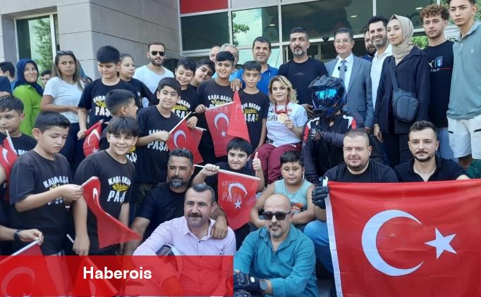 Nazmiye Muratlı'ya Hatay'da coşkulu karşılama - Haberois Nazmiye Muratlı'ya Hatay'da coşkulu karşılama