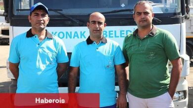 Temizlik işçileri buldukları para dolu çantayı polise teslim etti - Haberois Temizlik işçileri buldukları para dolu çantayı polise teslim etti