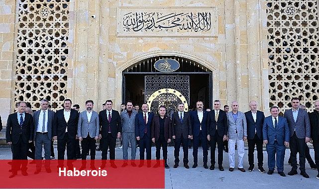 Başkan Muhittin Böcek vatandaşlarla bayramlaştı