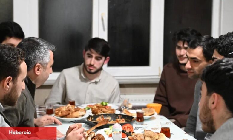 Bursa'da Başkan Yılmaz, sahuru gençlerle yaptı