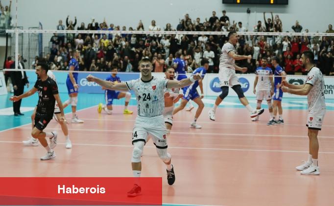 Alanya Belediyespor, Halkbank'a set vermedi