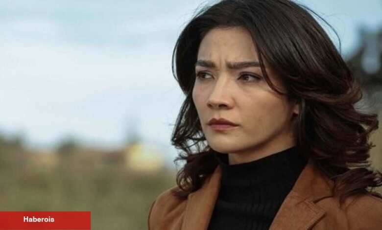 Aybüke Pusat tiyatro oyunundan çıkarıldı