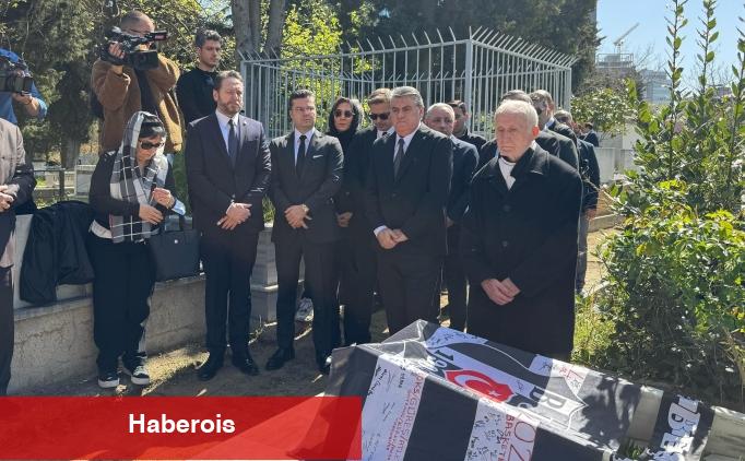 "Baba Hakkı" kabri başında anıldı - Haberois "Baba Hakkı" kabri başında anıldı