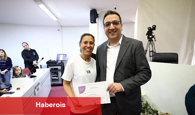 Balçova'da kursiyer annelere sertifika - Haberois Balçova'da kursiyer annelere sertifika