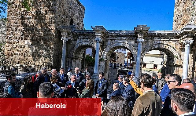 Başkan Böcek sektör temsilcileriyle Kaleiçi'nde