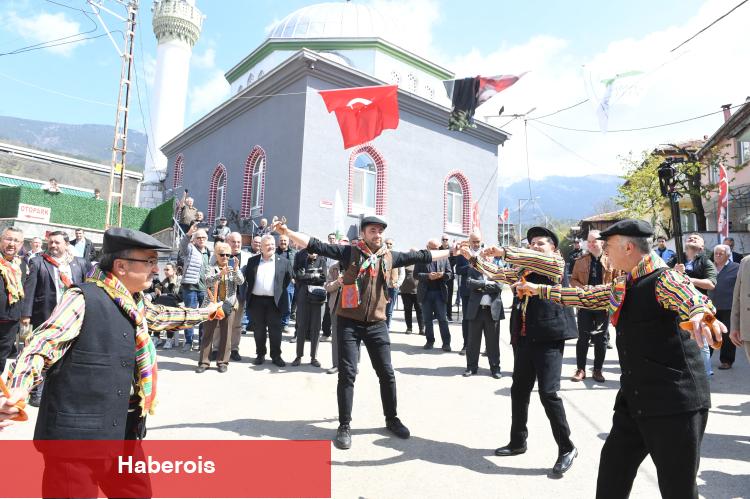 Bursa Osmangazi'de asırlık köy düğünü fethettti!