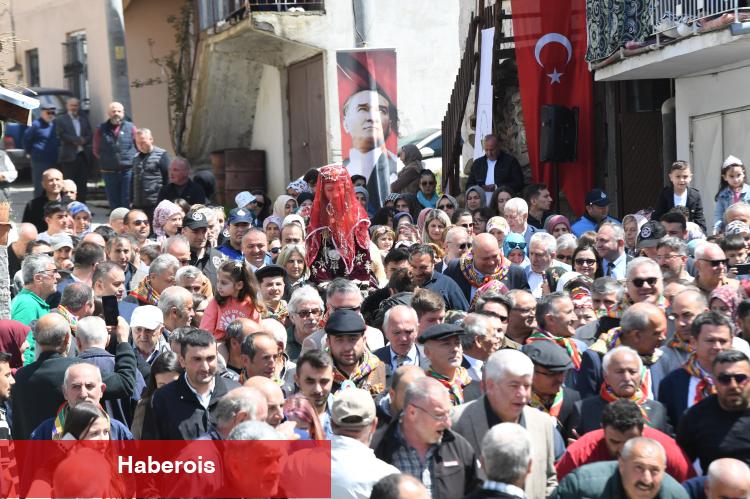 Bursa Osmangazi'de asırlık köy düğünü fethettti!