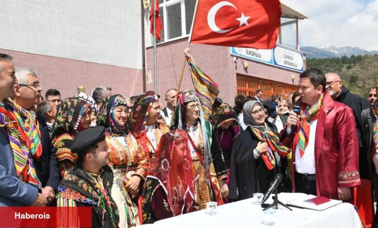 Bursa Osmangazi'de asırlık köy düğünü fethettti! - Haberois Bursa Osmangazi'de asırlık köy düğünü fethettti!