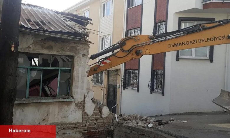 Bursa Osmangazi’de metruk yıkımlar sürüyor