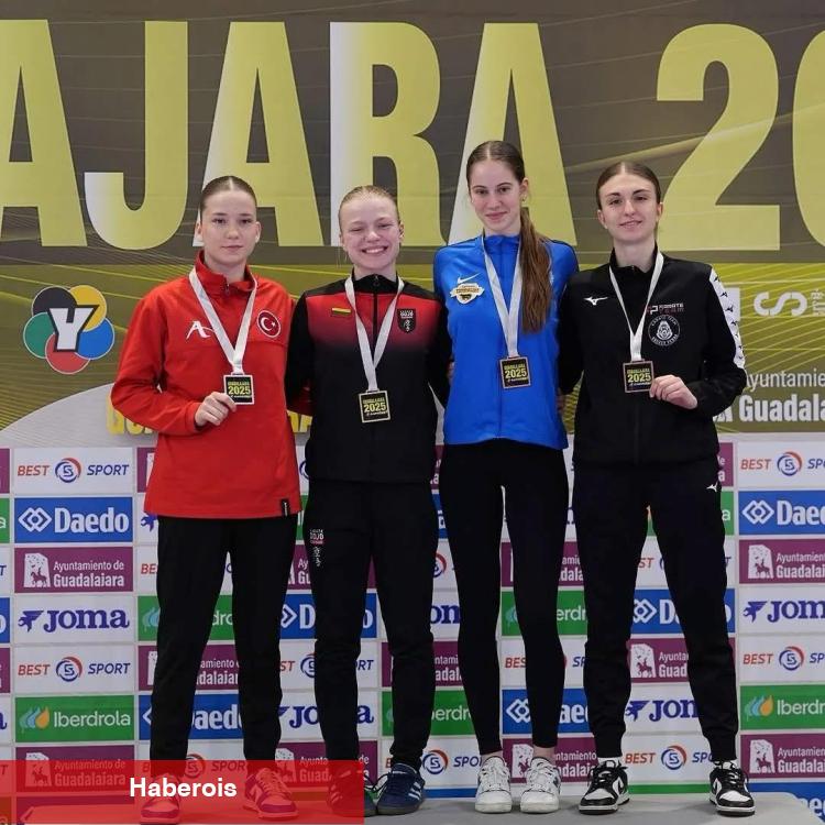 Bursalı karateci Nisanur Çakır'dan gümüş madalya - Haberois Bursalı karateci Nisanur Çakır'dan gümüş madalya