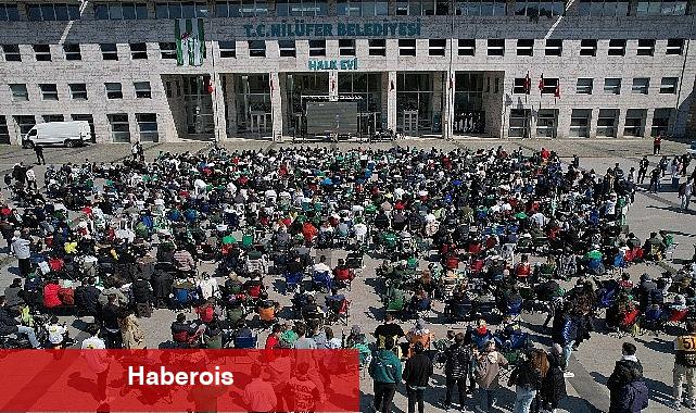 Bursaspor'un şampiyonluk maçı Halk Evi önünde dev ekranda izlendi - Haberois Bursaspor'un şampiyonluk maçı Halk Evi önünde dev ekranda izlendi